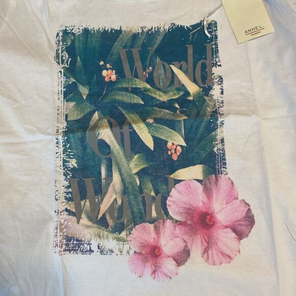 Women’s  Floral World of wonder t-shirt size xl new - Picture 2 of 4